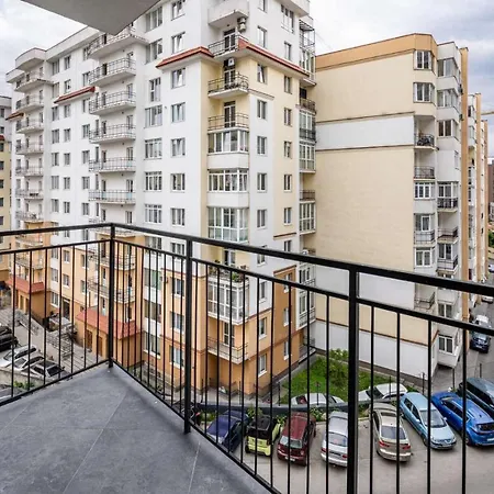 в новобудові , в жк велика британія!