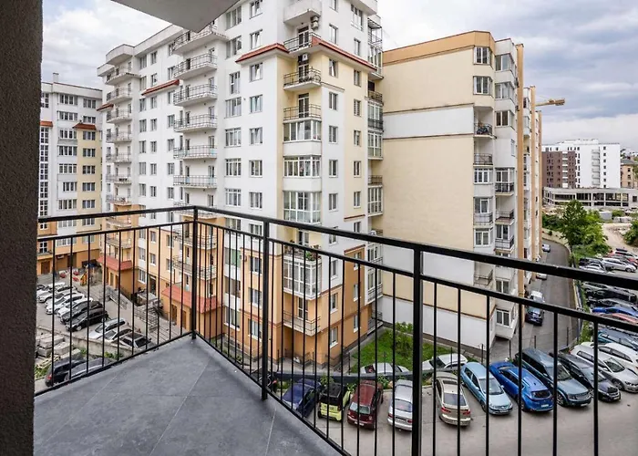 в новобудові , в жк велика британія!